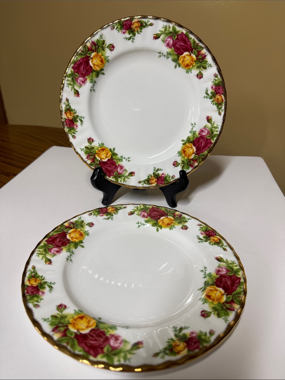 Royal Albert Old Country Roses 8" plates with Gold Trim - Set of 2